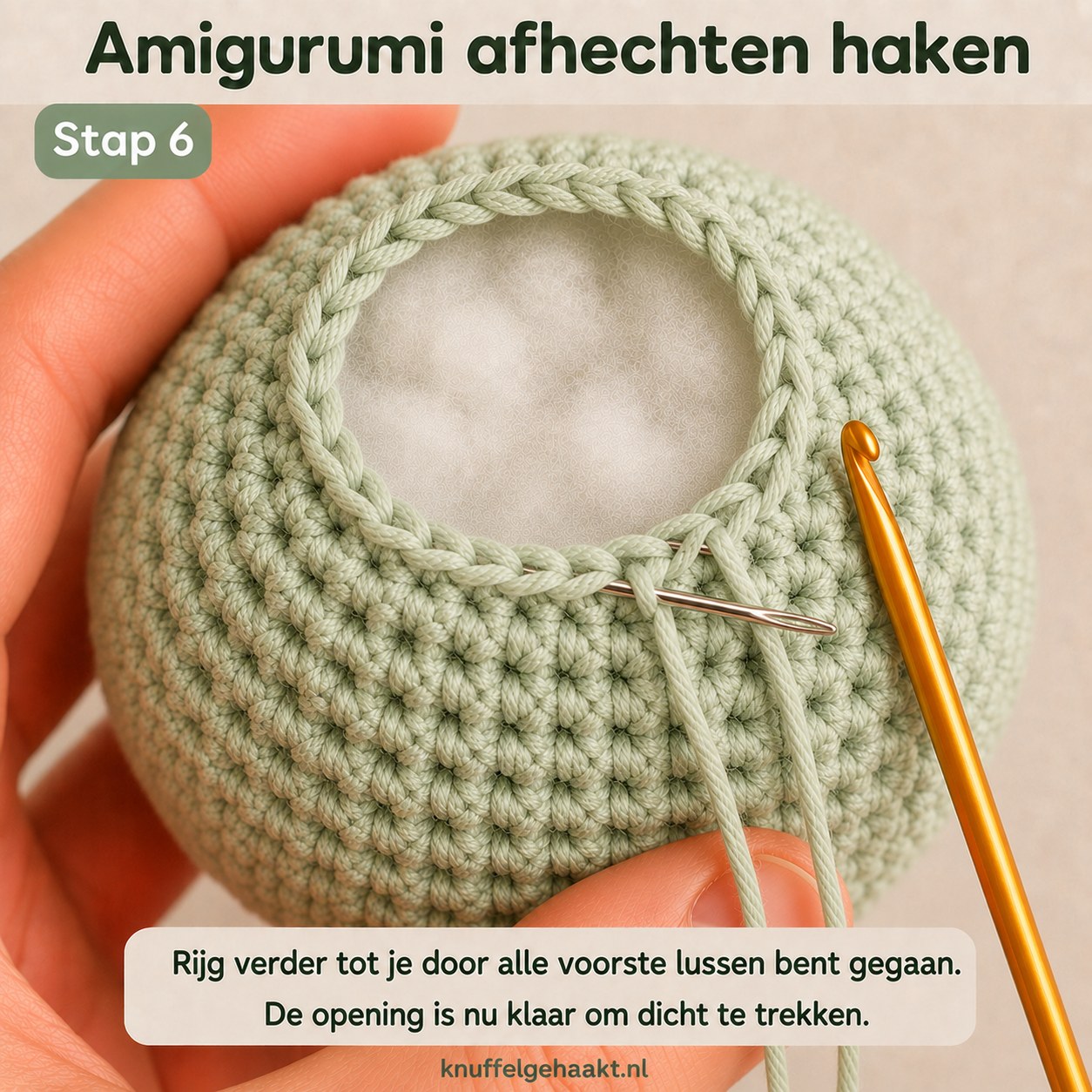Volledige cirkel van voorste lussen geregen rondom de opening voor amigurumi afhechten haken