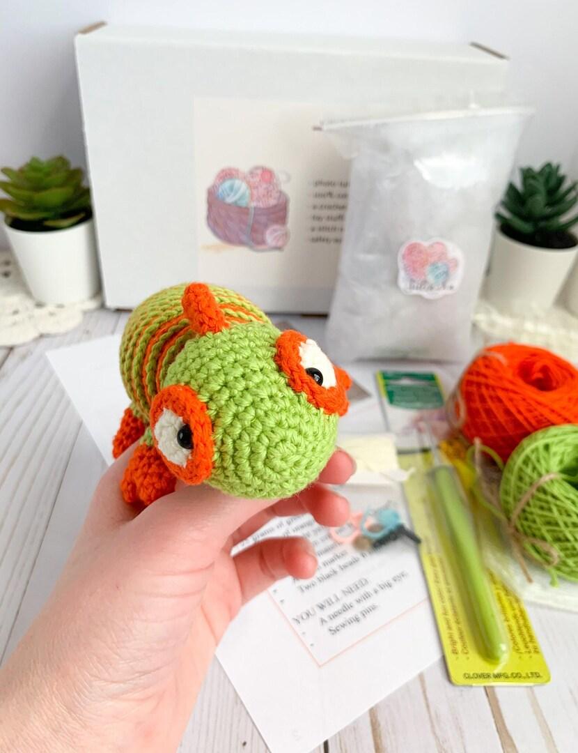 Gehaakte kameleon amigurumi patroon voor je eigen knuffel