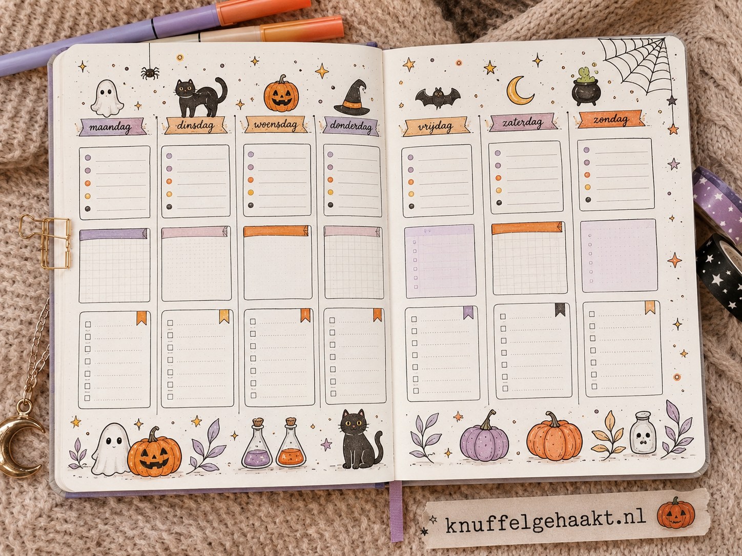 Halloween bullet journal weekoverzicht met een kolom per dag in lila en oranje tinten