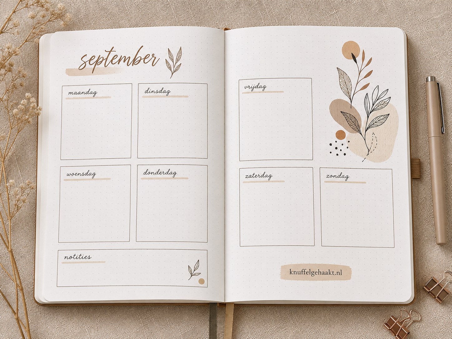 Minimalistisch bullet journal weekoverzicht september in terracotta met organische vormen