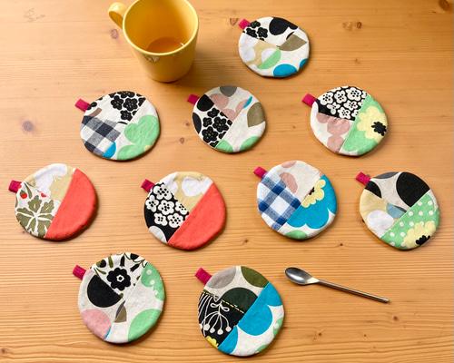 Creatieve stoffen onderzetters met patronen