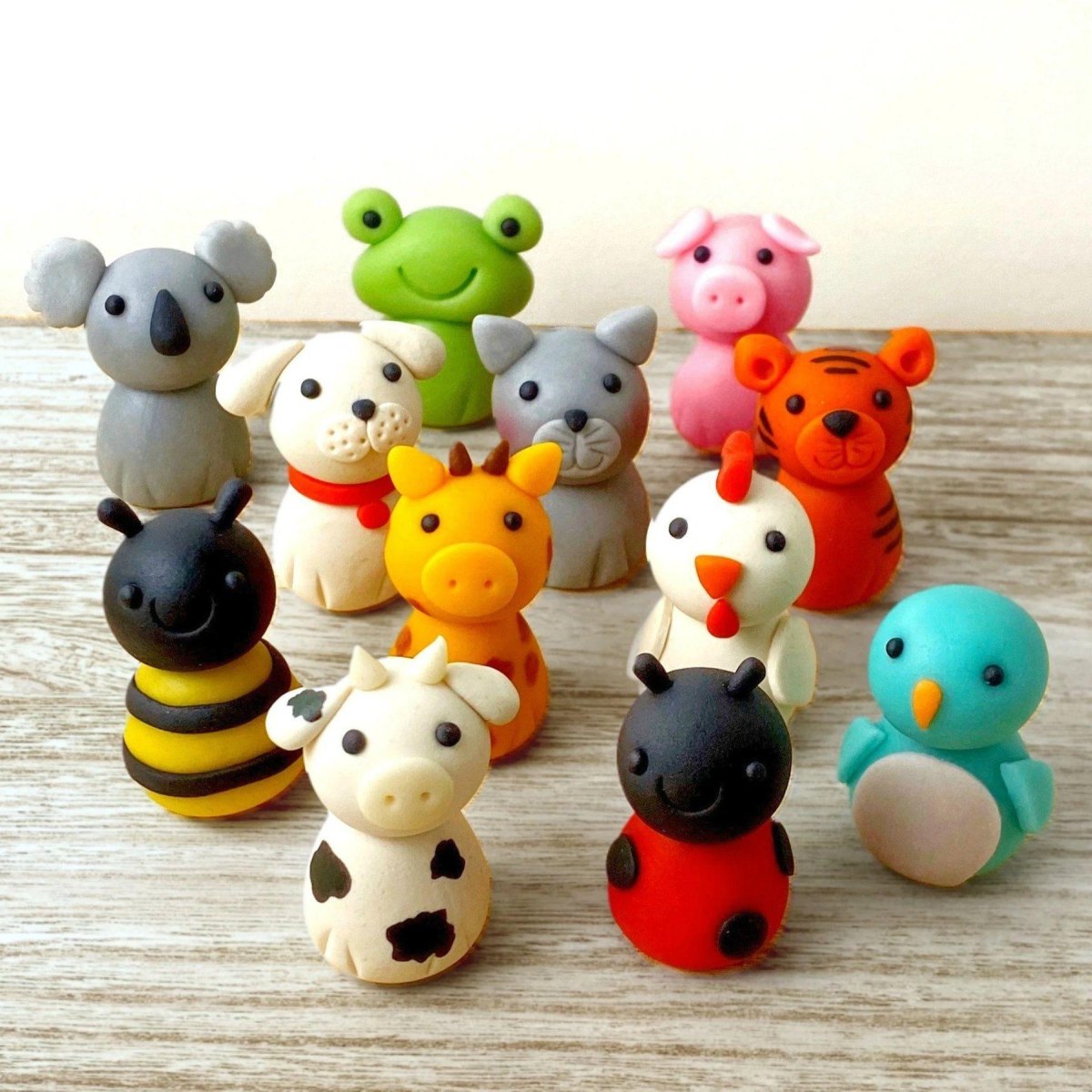 Schattige dierenfiguren van klei