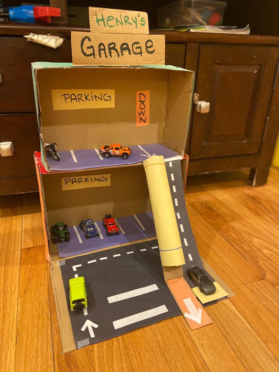 Kartonnen garage voor speelgoedauto
