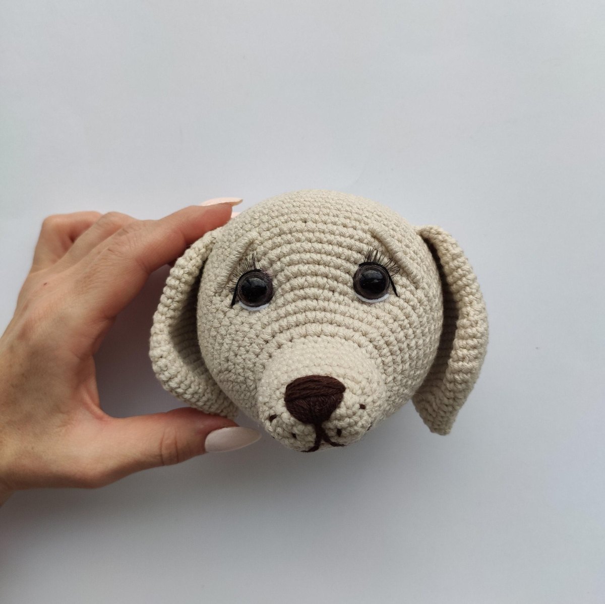 Puppykop met gehaakte oren