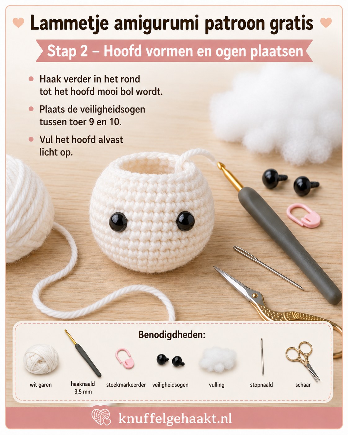 Veiligheidsoogjes tussen toer 9 en 10 geplaatst in het bolle hoofd van het lammetje amigurumi patroon