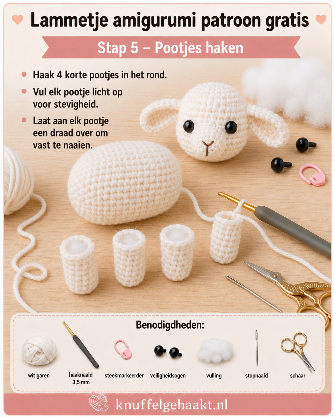 Vier korte pootjes gehaakt en licht gevuld voor stevigheid in dit lammetje amigurumi patroon gratis