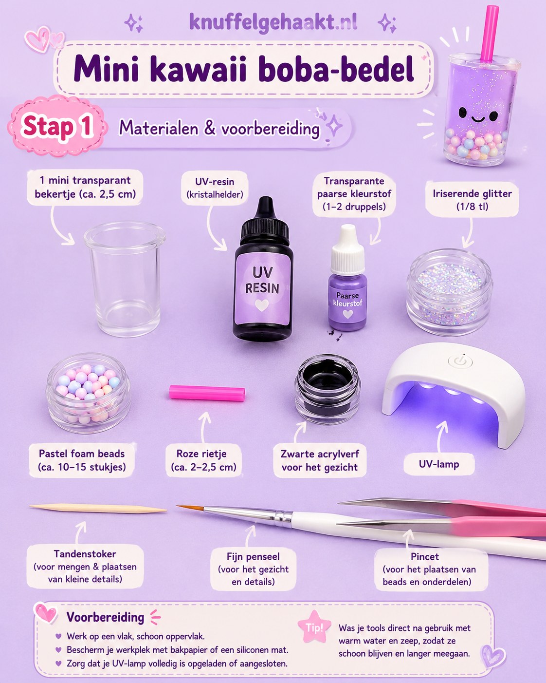 Materialen voor een squishy ogende mini kawaii boba-bedel uitgestald, inclusief UV-resin en UV-lamp