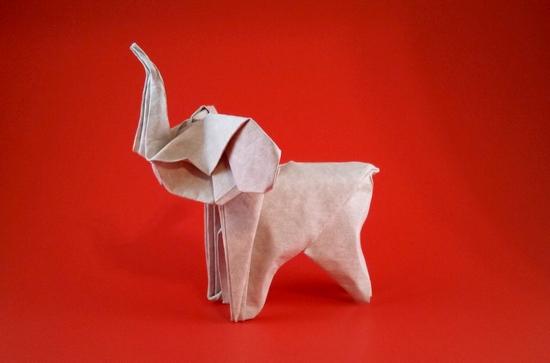 Origami olifant van papier