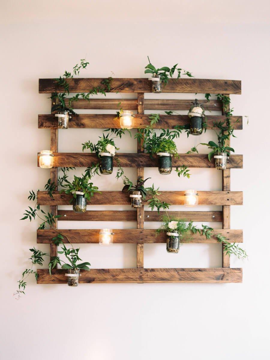 Pallet wanddecoratie met metalen details