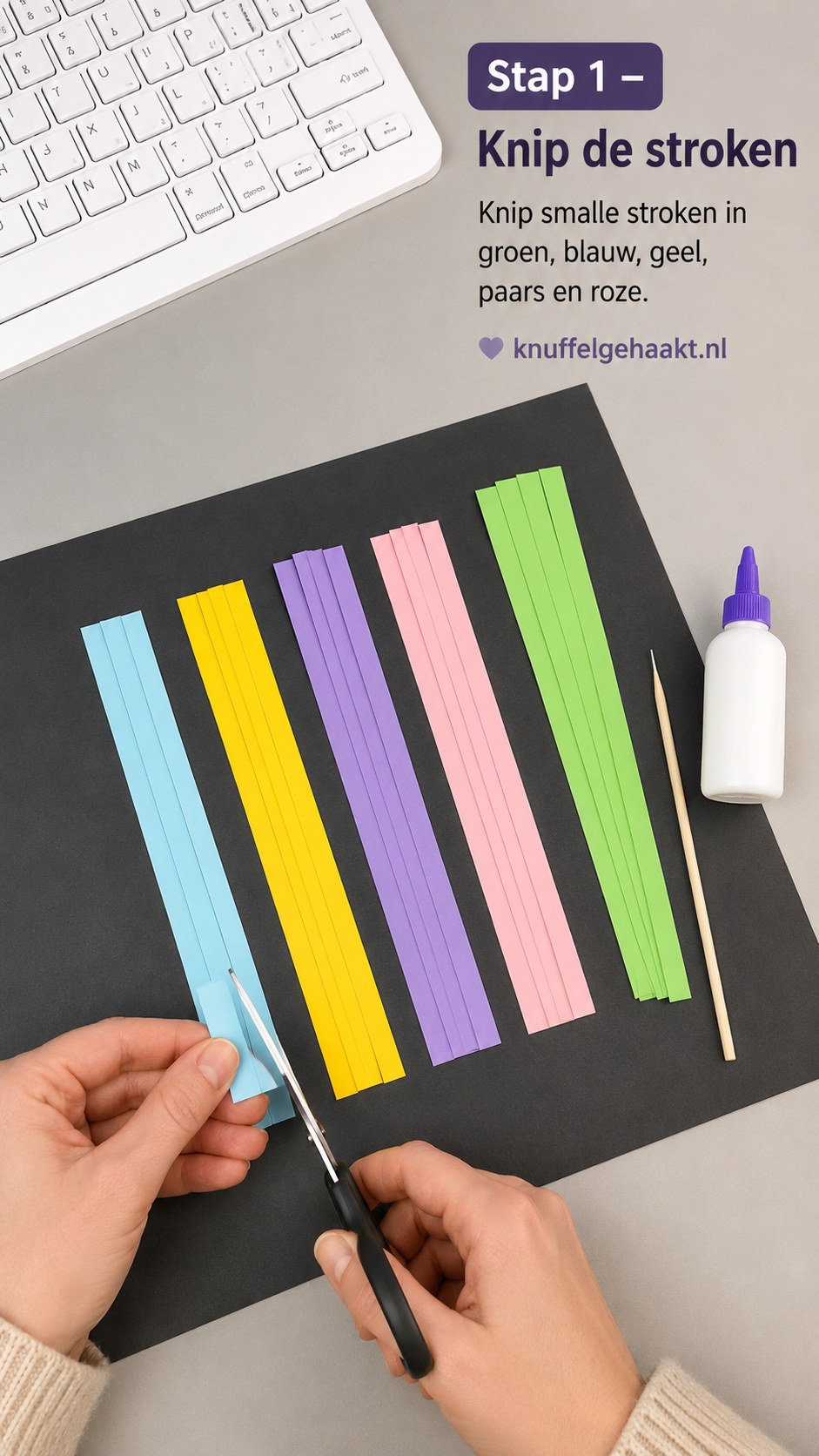 Gekleurde papierstroken in blauw, geel, paars, roze en groen klaar voor het maken van quilling hyacint bloemen.