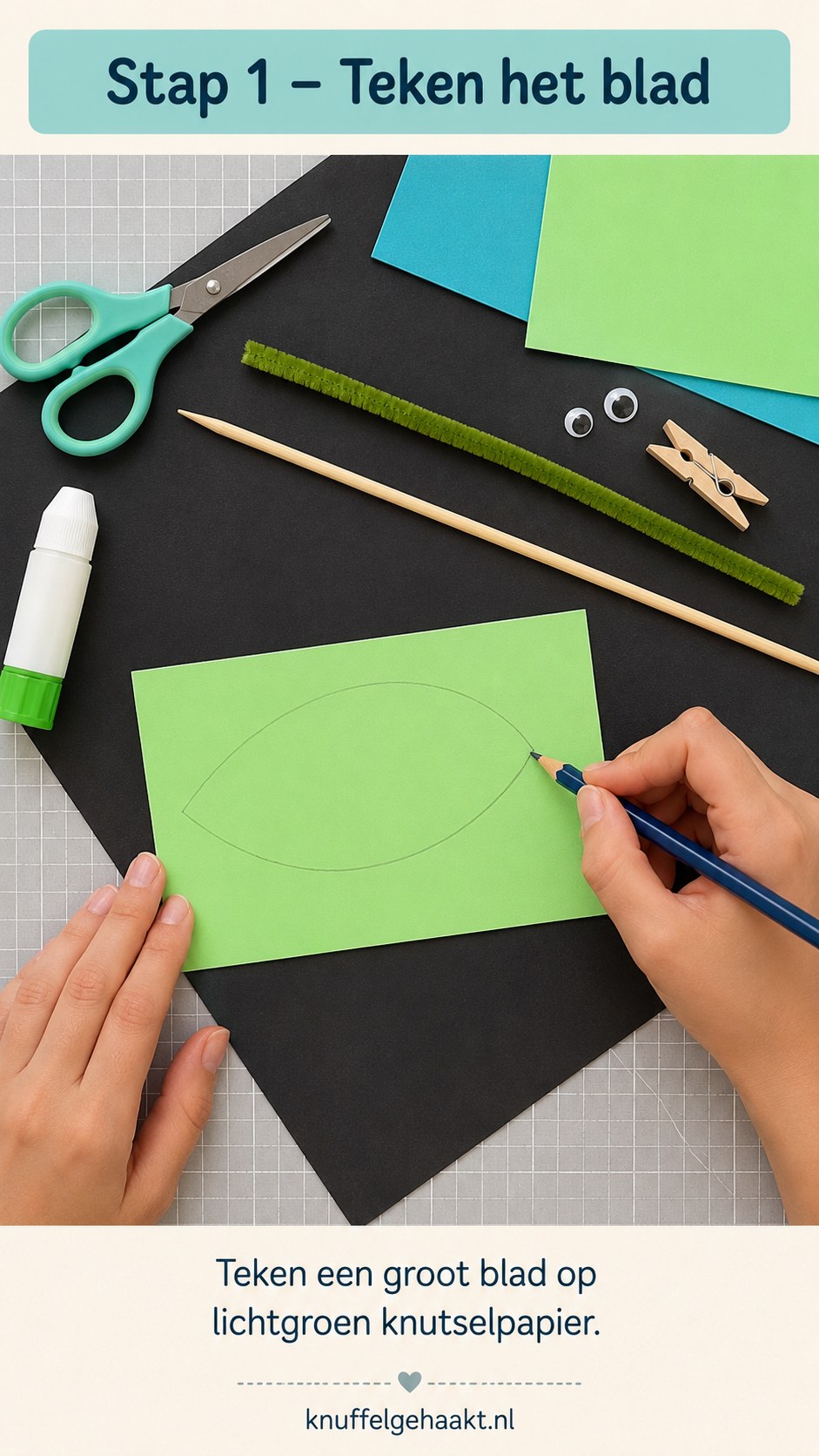 Handen tekenen een bladvorm op lichtgroen papier als eerste stap bij het rups knutselen