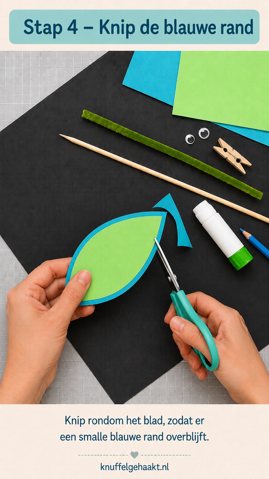 Blauwe rand rondom het blad bijknippen tijdens het rups knutselen wasknijper stokje werkje