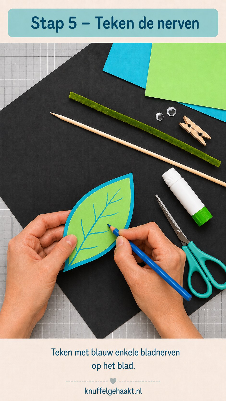 Blauwe nerven tekenen op het groene blad met een kleurpotlood tijdens het knutselen